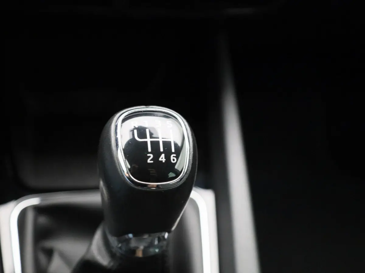 1.0 TSI Business Edition | Apple Carplay / Android Auto | Parkeersensoren | Lichtmetalen Velgen |