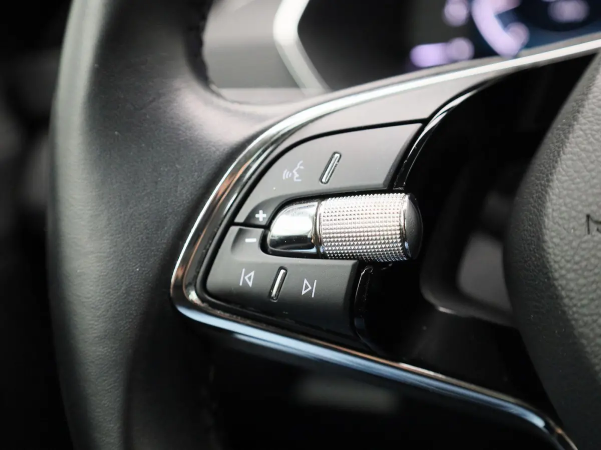1.0 TSI Business Edition | Apple Carplay / Android Auto | Parkeersensoren | Lichtmetalen Velgen |