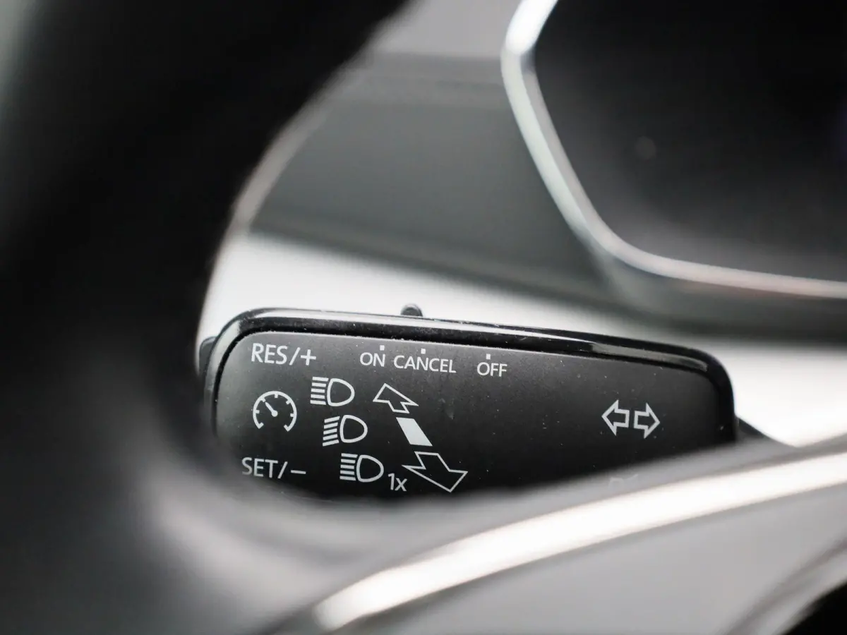 1.0 TSI Business Edition | Apple Carplay / Android Auto | Parkeersensoren | Lichtmetalen Velgen |