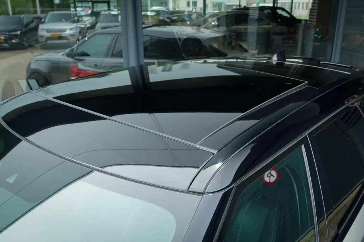 3.0 V6 AWD First Edition / Pano / Luchtvering / Meridian Surround / 23''