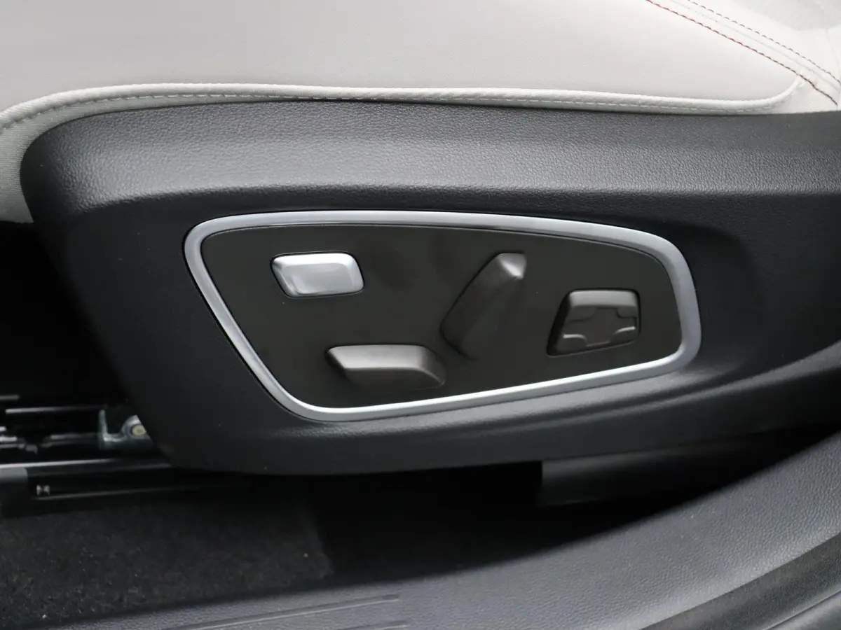 E-Tech full hybrid 200 iconic 7p. | Vijf jaar garantie | HUD | Harman kardon | Panoramisch dak |