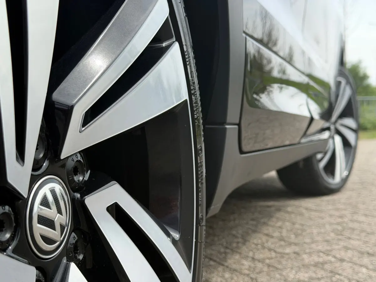 1.0 TSI DSG Automaat 2x R-Line - DeepBlack Pearl - Virtual/Camera/Carplay
