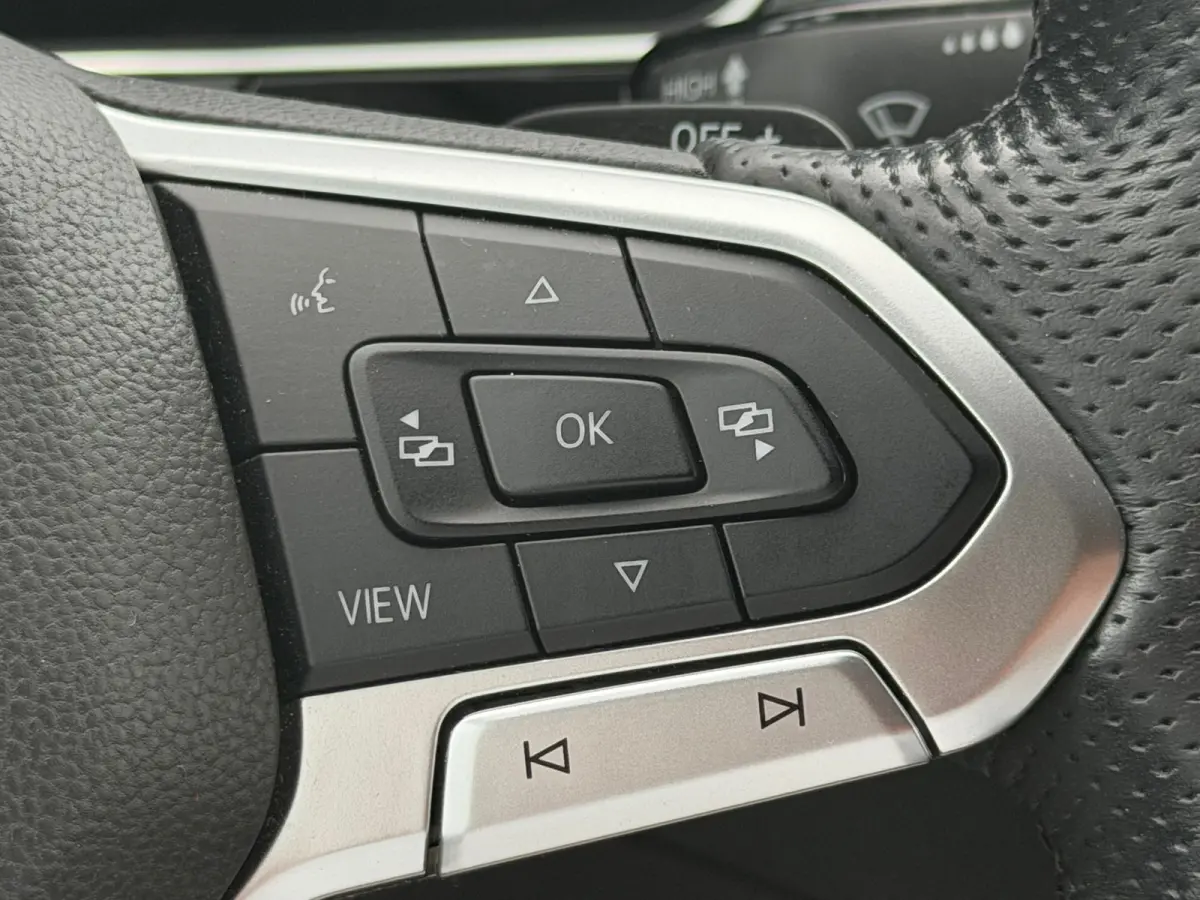1.0 TSI DSG Automaat 2x R-Line - DeepBlack Pearl - Virtual/Camera/Carplay