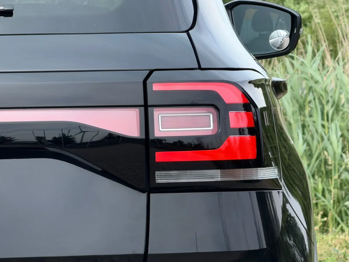1.0 TSI DSG Automaat 2x R-Line - DeepBlack Pearl - Virtual/Camera/Carplay