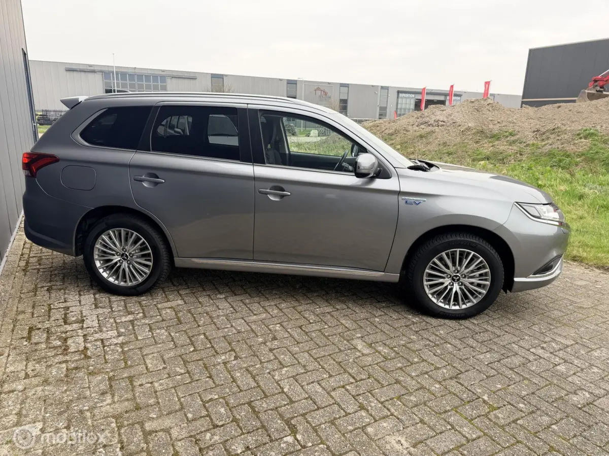 2.4 PHEV Pure+ |trekhaak | allseason |