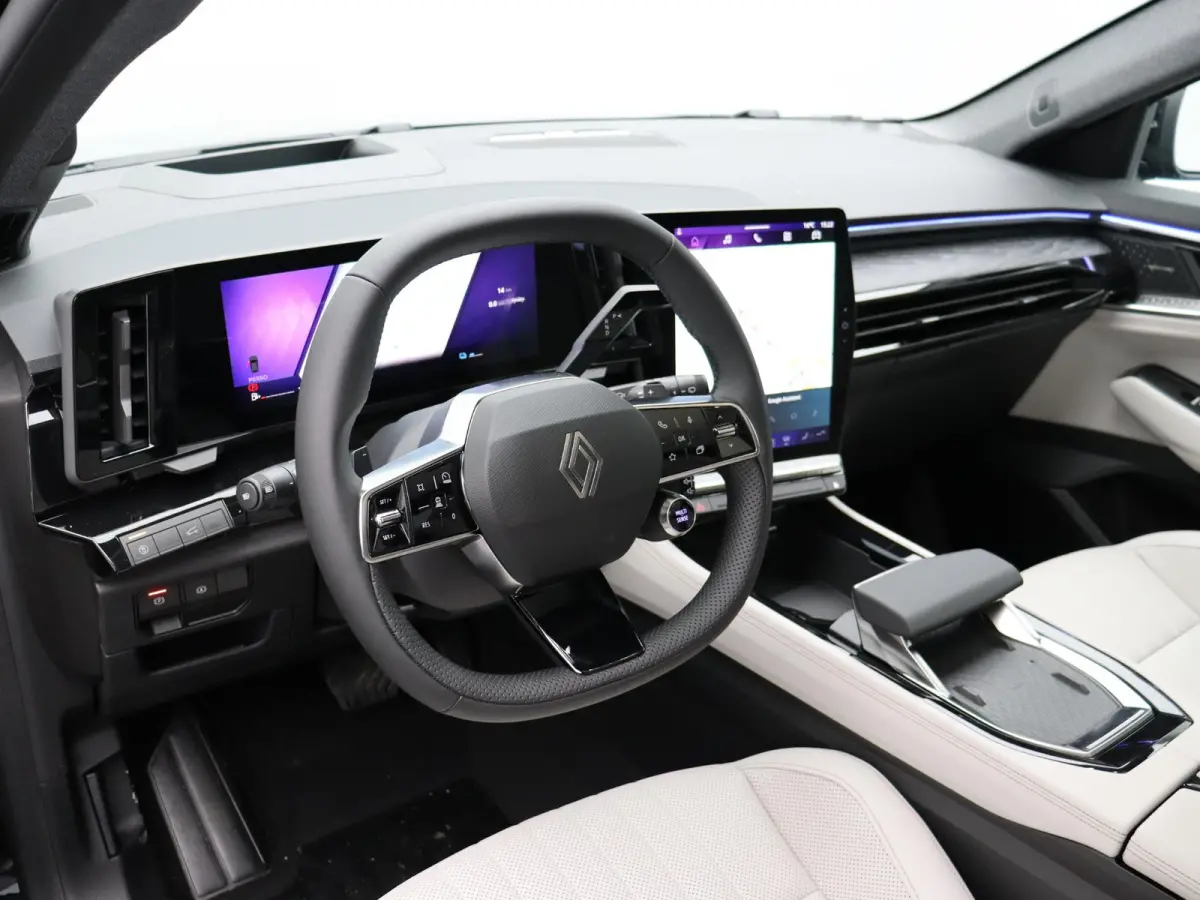 E-Tech full hybrid 200 iconic 7p. | Vijf jaar garantie | Harman Kardon | Panoramisch dak | HUD |