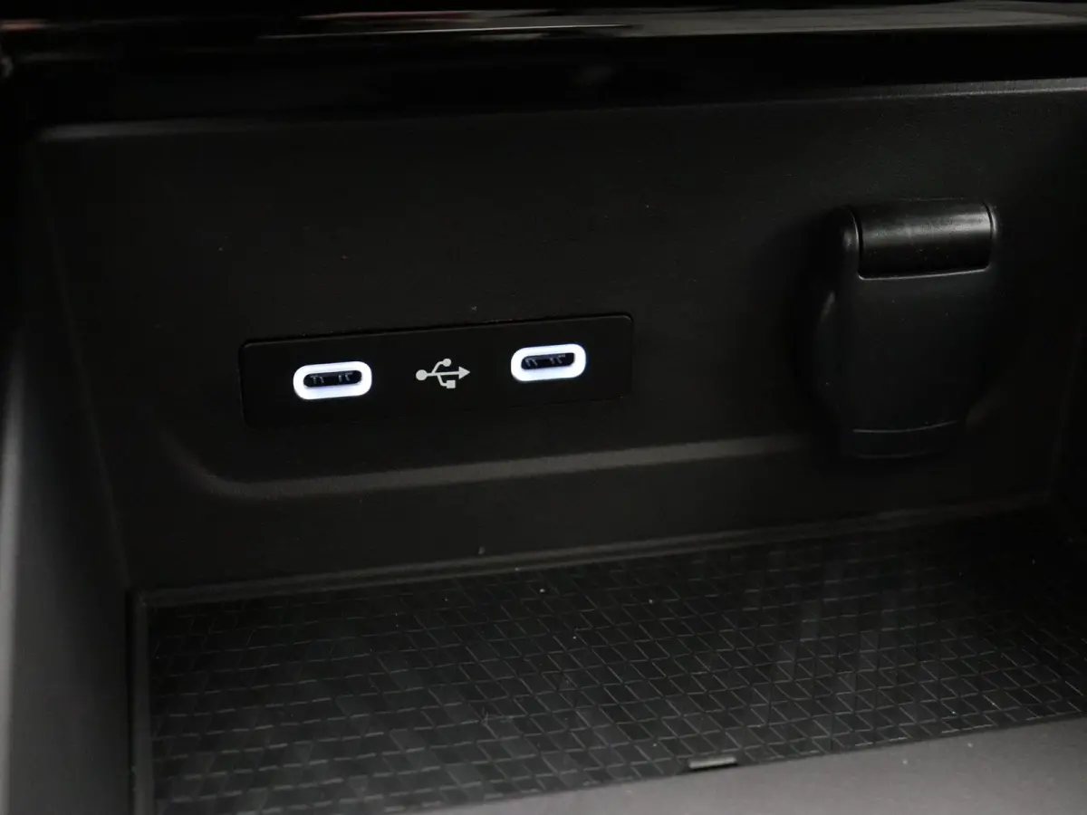 E-Tech full hybrid 200 iconic 7p. | Vijf jaar garantie | Harman Kardon | Panoramisch dak | HUD |