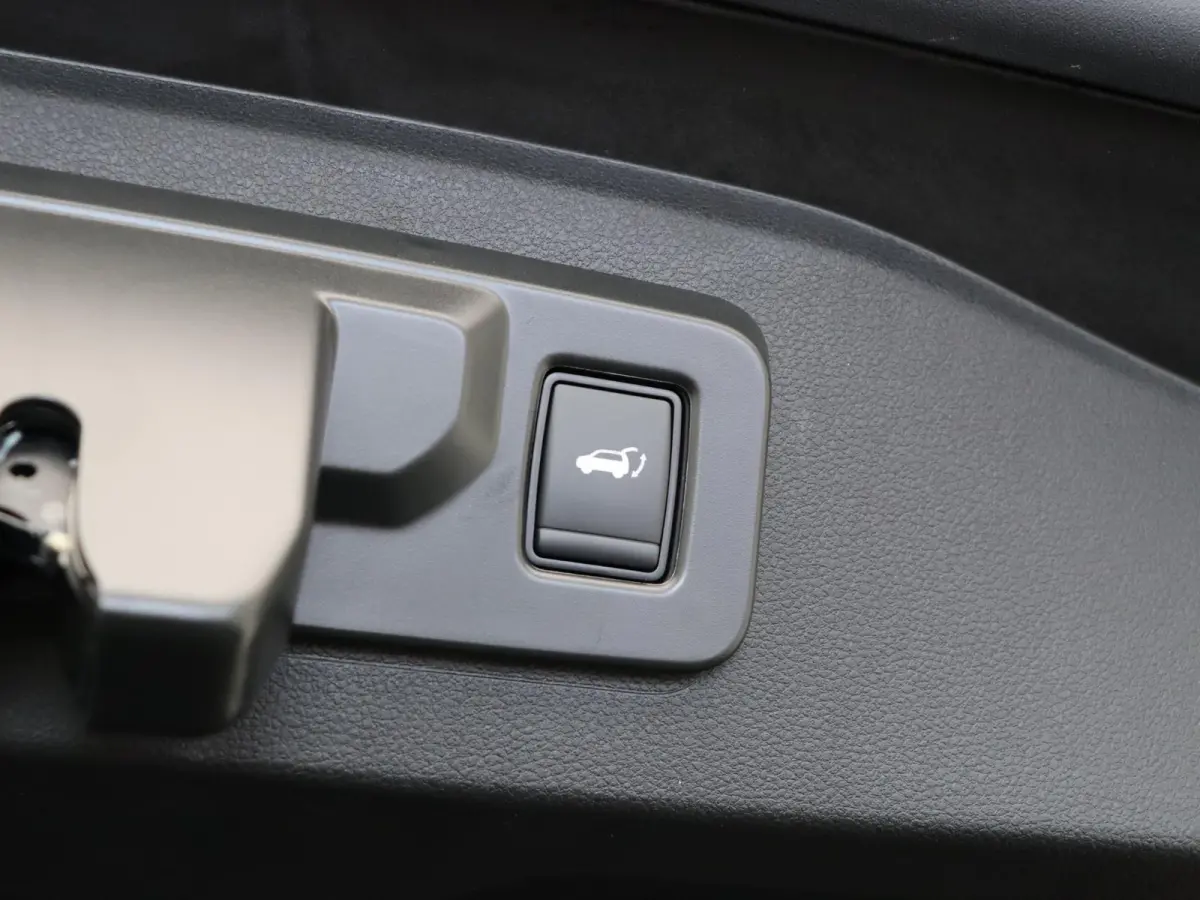 E-Tech full hybrid 200 iconic 7p. | Vijf jaar garantie | Harman Kardon | Panoramisch dak | HUD |