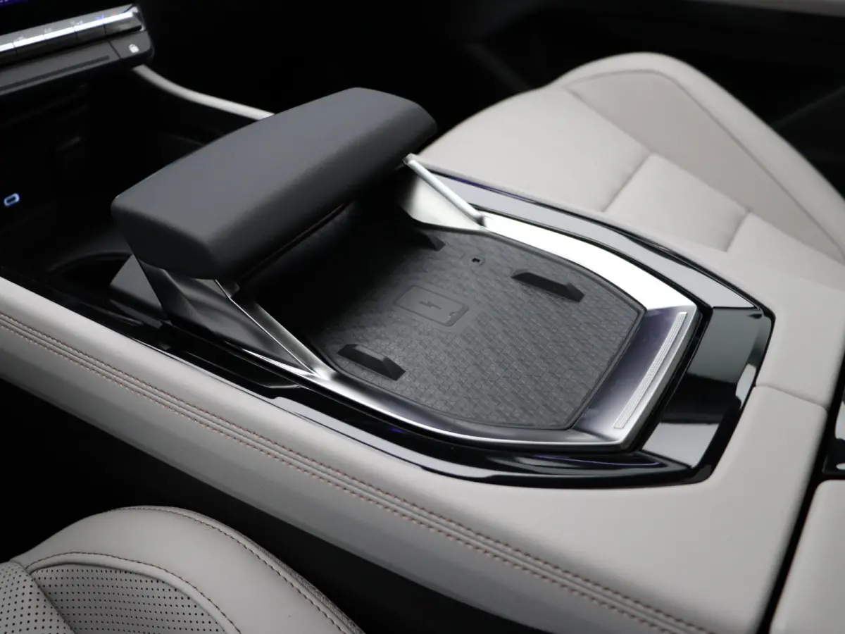 E-Tech full hybrid 200 iconic 7p. | Vijf jaar garantie | Harman Kardon | Panoramisch dak | HUD |