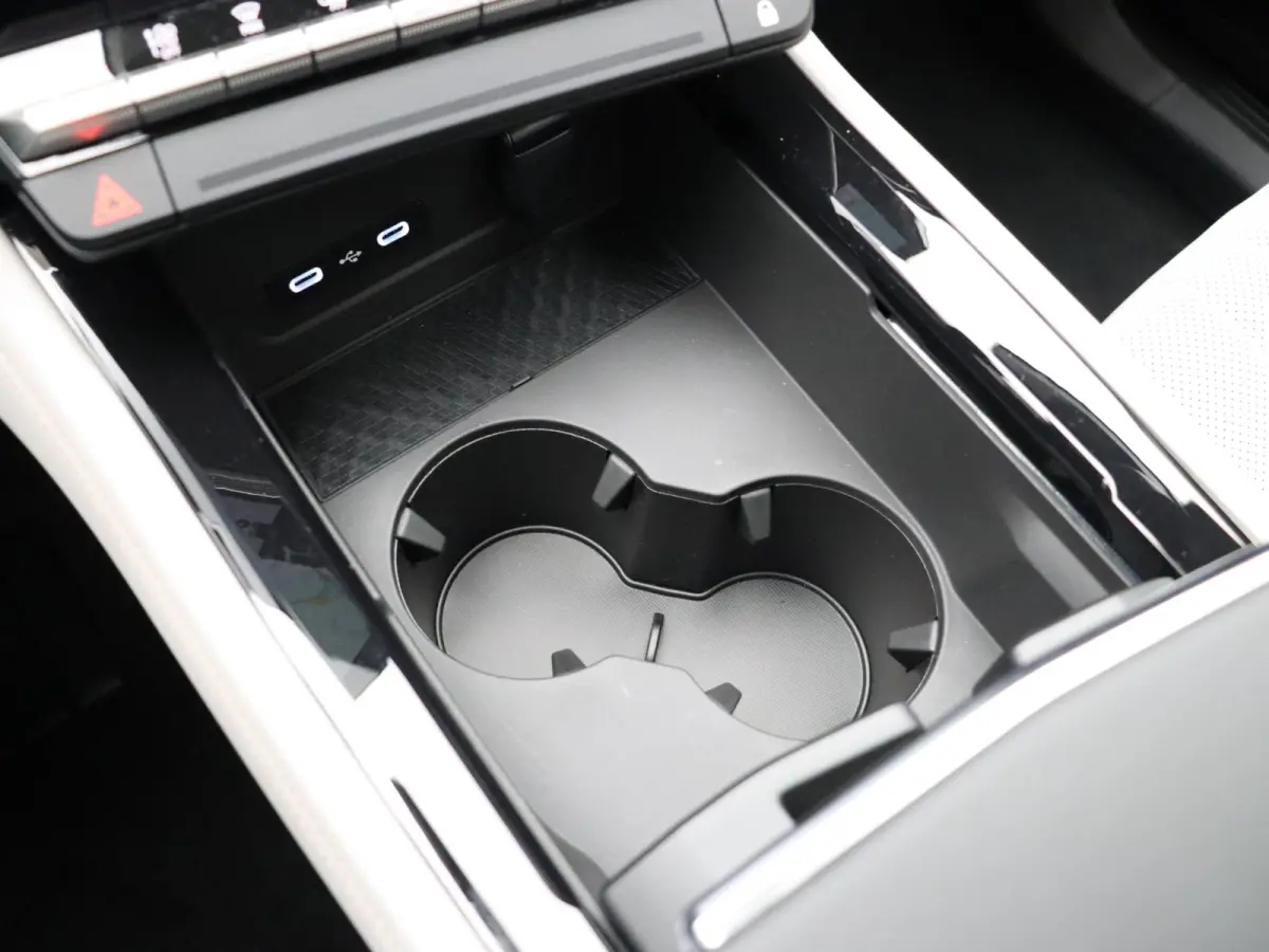 E-Tech full hybrid 200 iconic 7p. | Vijf jaar garantie | Harman Kardon | Panoramisch dak | HUD |