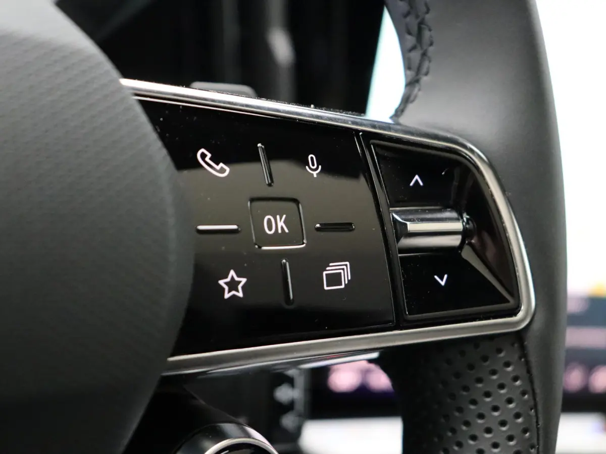 E-Tech full hybrid 200 iconic 7p. | Vijf jaar garantie | Harman Kardon | Panoramisch dak | HUD |