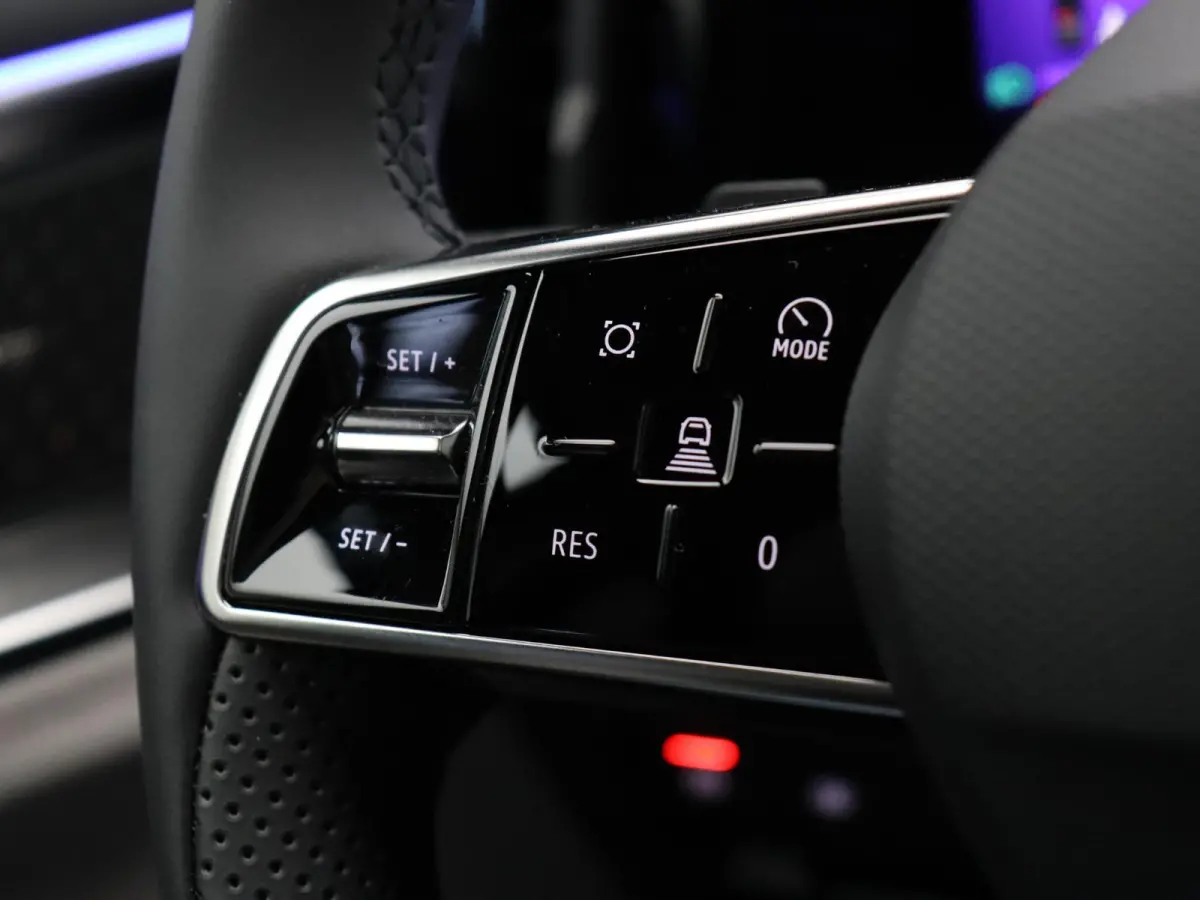 E-Tech full hybrid 200 iconic 7p. | Vijf jaar garantie | Harman Kardon | Panoramisch dak | HUD |
