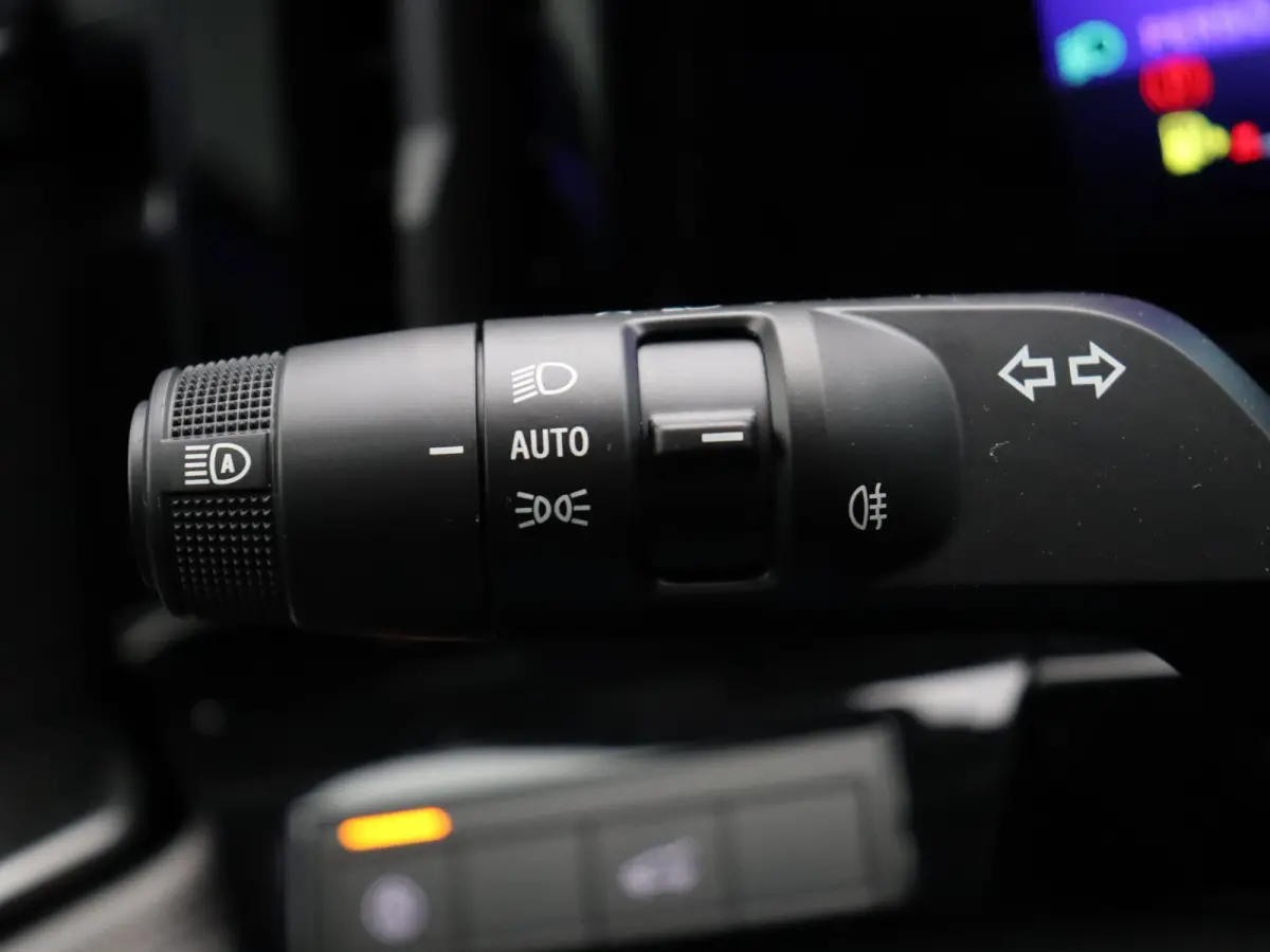 E-Tech full hybrid 200 iconic 7p. | Vijf jaar garantie | Harman Kardon | Panoramisch dak | HUD |