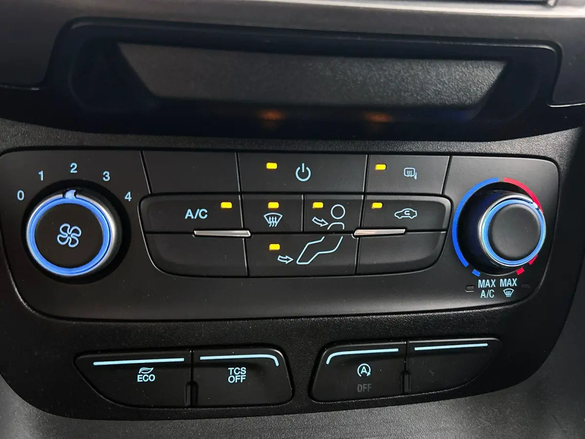 1.5 EcoBlue L2 Trend Navigatie Airco Parkeersensoren achter Cruise Control 3Zits Camera DAB+