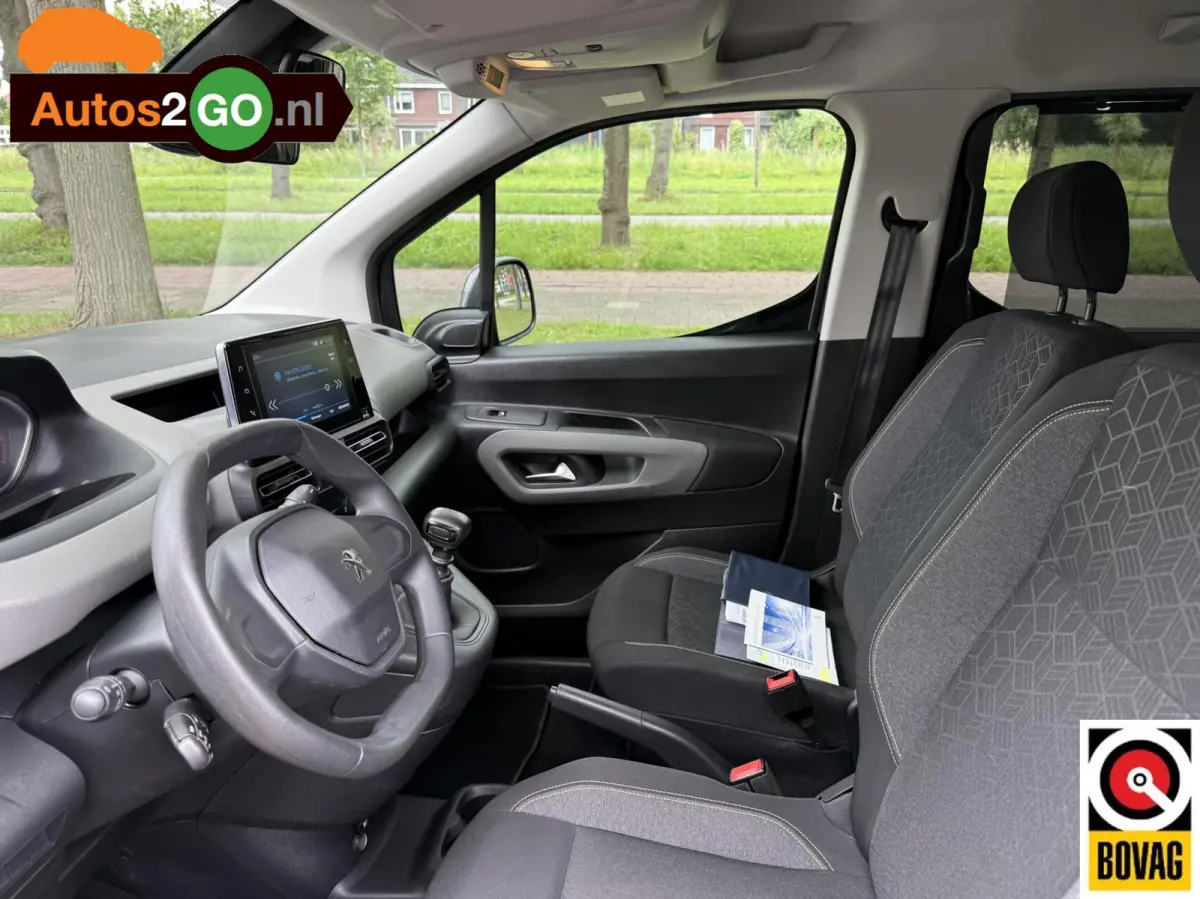 1.2 Puretech Allure I Navi I Cruise controle I Parkeersensoren I Applecarplay Android auto I trekhaak I rijklaar I