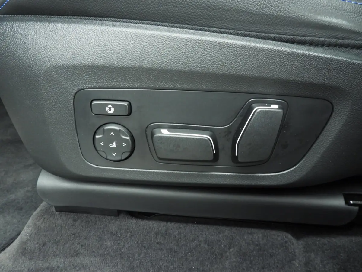 High Executive | M-Sportpakket | LED | Leder | HUD | Active Cruise | Trekhaak | Panoramadak | DAB | Harman-Kardon Sound | Alu 20 inch