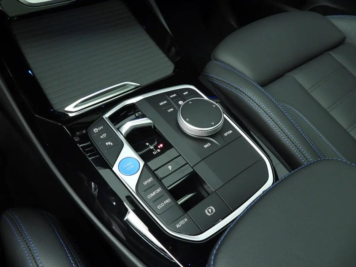 High Executive | M-Sportpakket | LED | Leder | HUD | Active Cruise | Trekhaak | Panoramadak | DAB | Harman-Kardon Sound | Alu 20 inch
