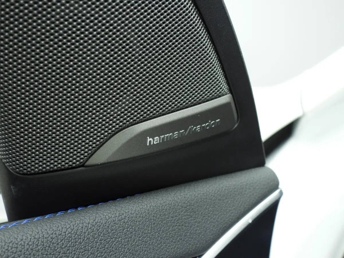 High Executive | M-Sportpakket | LED | Leder | HUD | Active Cruise | Trekhaak | Panoramadak | DAB | Harman-Kardon Sound | Alu 20 inch