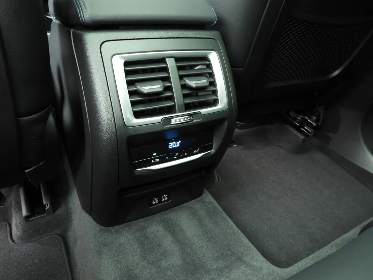 High Executive | M-Sportpakket | LED | Leder | HUD | Active Cruise | Trekhaak | Panoramadak | DAB | Harman-Kardon Sound | Alu 20 inch