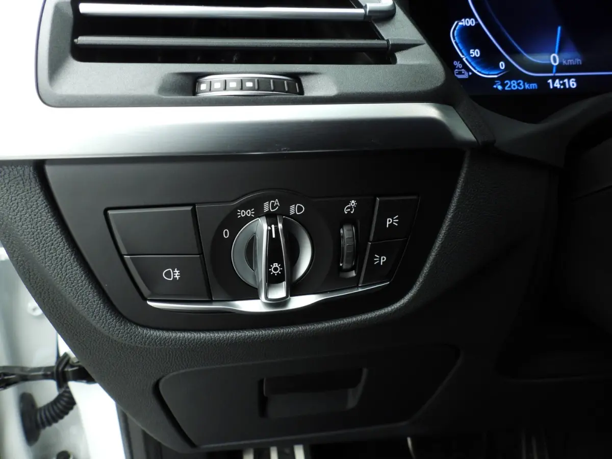 High Executive | M-Sportpakket | LED | Leder | HUD | Active Cruise | Trekhaak | Panoramadak | DAB | Harman-Kardon Sound | Alu 20 inch