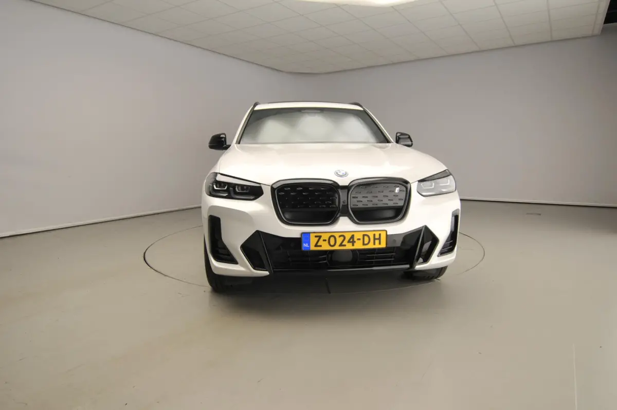 High Executive | M-Sportpakket | LED | Leder | HUD | Active Cruise | Trekhaak | Panoramadak | DAB | Harman-Kardon Sound | Alu 20 inch