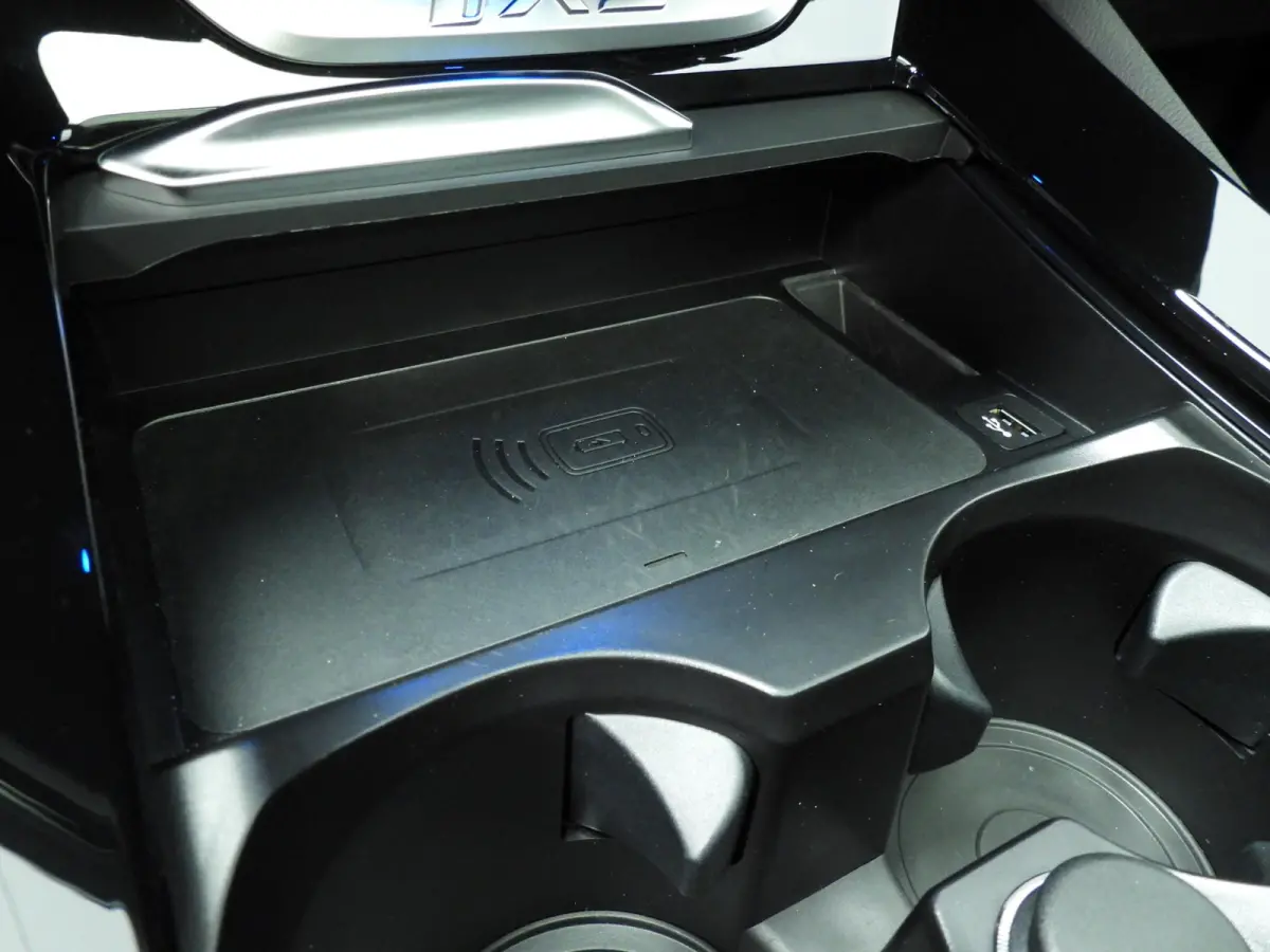 High Executive | M-Sportpakket | LED | Leder | HUD | Active Cruise | Trekhaak | Panoramadak | DAB | Harman-Kardon Sound | Alu 20 inch