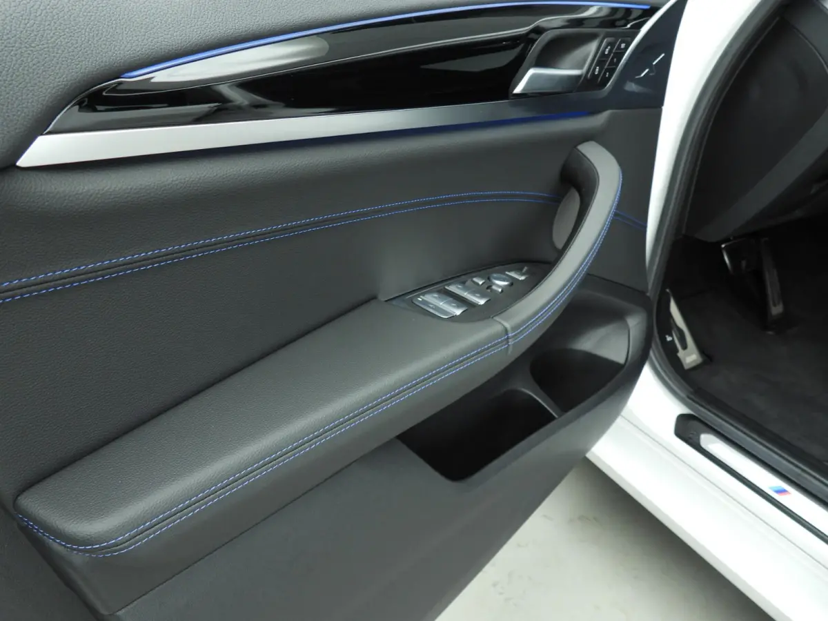 High Executive | M-Sportpakket | LED | Leder | HUD | Active Cruise | Trekhaak | Panoramadak | DAB | Harman-Kardon Sound | Alu 20 inch