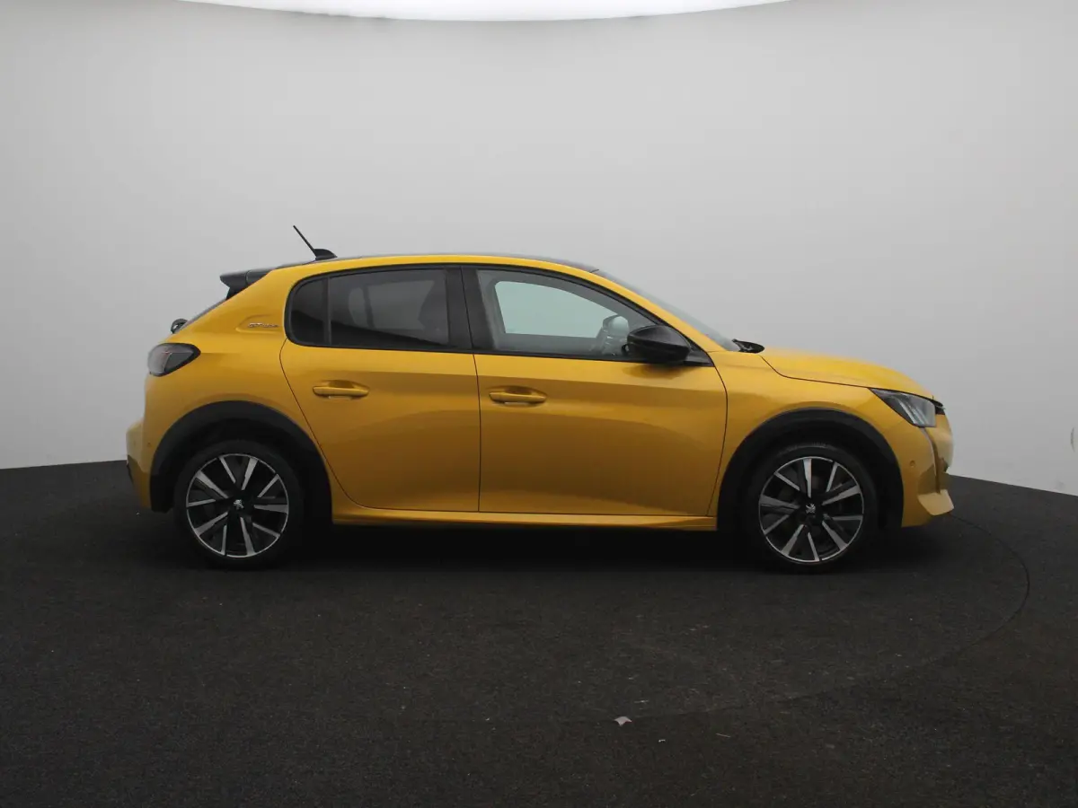 1.2 PureTech GT-Line | Apple Carplay/Android Auto | Panoramadak | Achteruitrijcamera | Cruise Control | Climate Control |