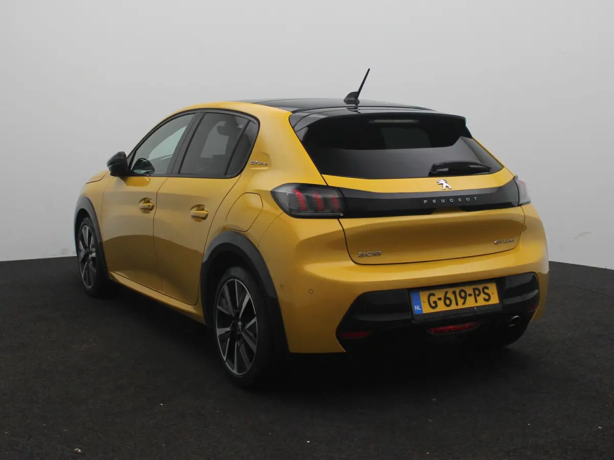 1.2 PureTech GT-Line | Apple Carplay/Android Auto | Panoramadak | Achteruitrijcamera | Cruise Control | Climate Control |