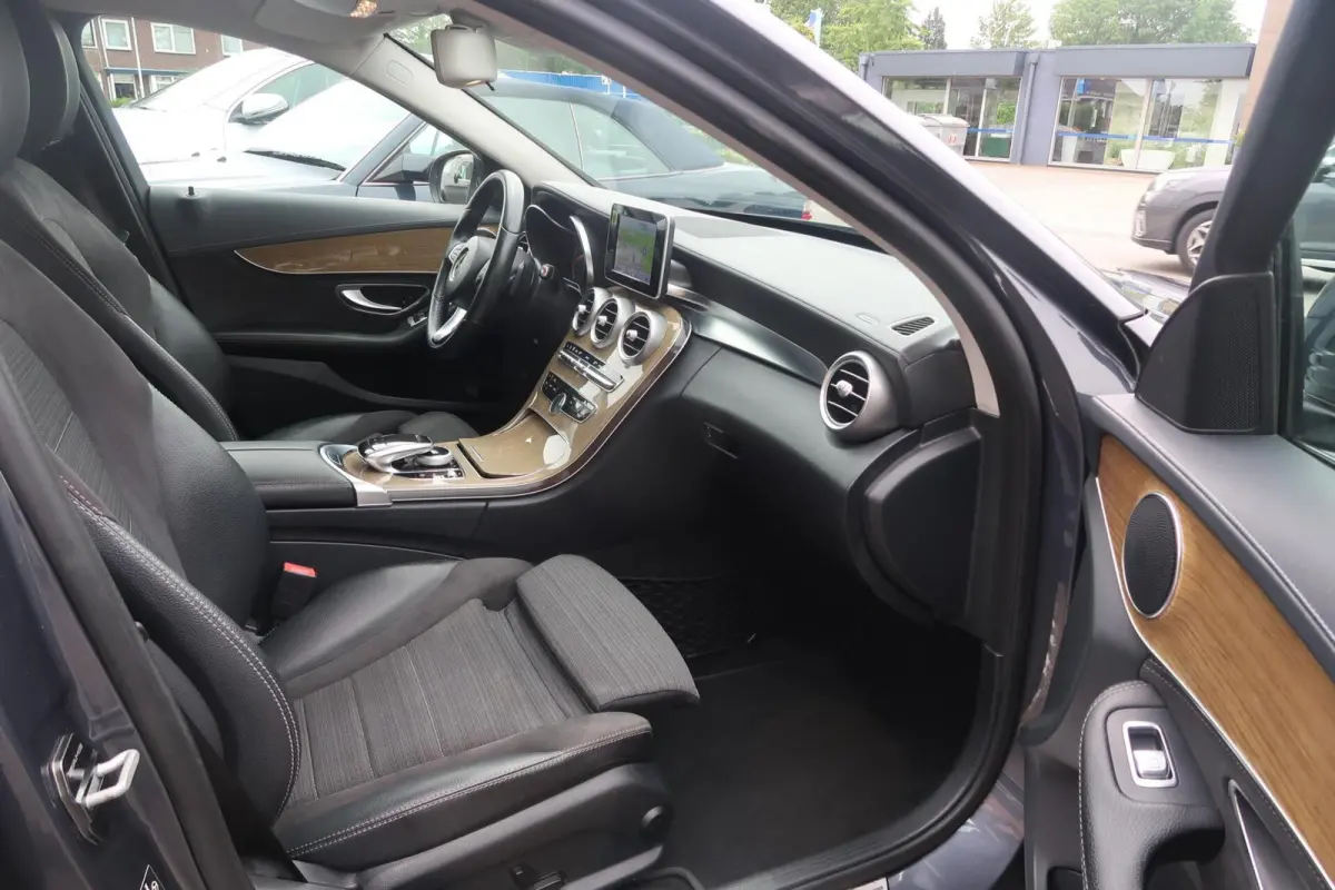 180 AUT NAVIGATIE|FULL-LED|PDC|BLUETOOTH|CRUISECONTROL|ORIGINEEL NEDERLANDS