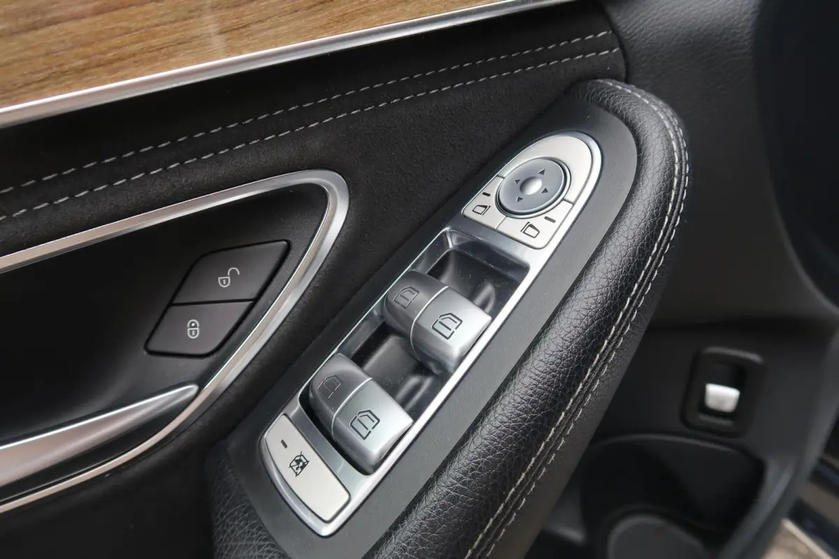 180 AUT NAVIGATIE|FULL-LED|PDC|BLUETOOTH|CRUISECONTROL|ORIGINEEL NEDERLANDS