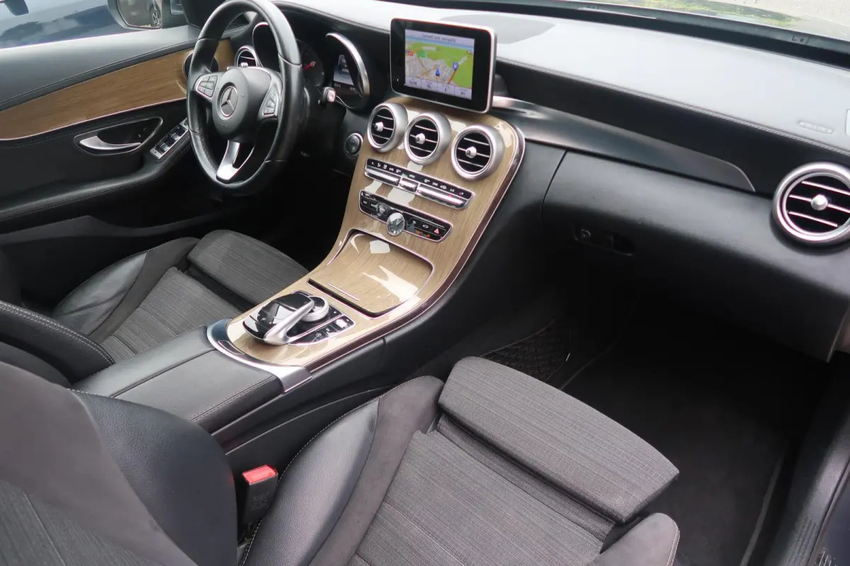 180 AUT NAVIGATIE|FULL-LED|PDC|BLUETOOTH|CRUISECONTROL|ORIGINEEL NEDERLANDS