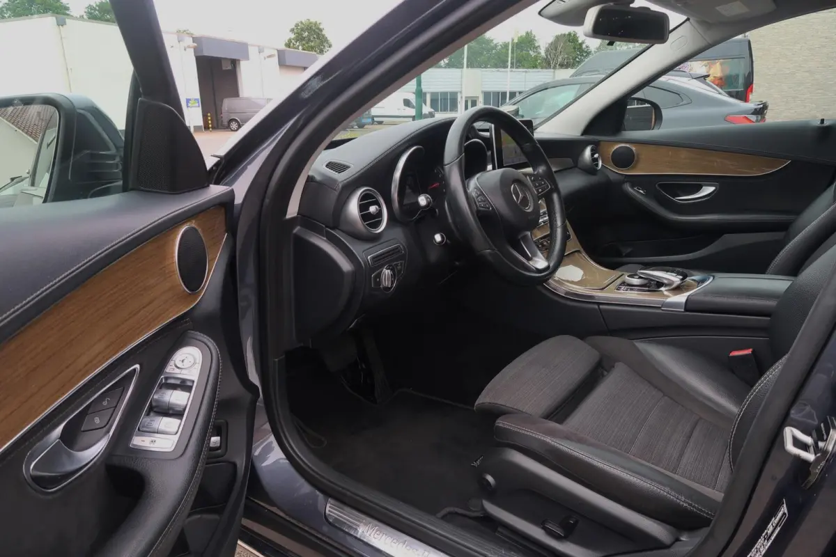 180 AUT NAVIGATIE|FULL-LED|PDC|BLUETOOTH|CRUISECONTROL|ORIGINEEL NEDERLANDS