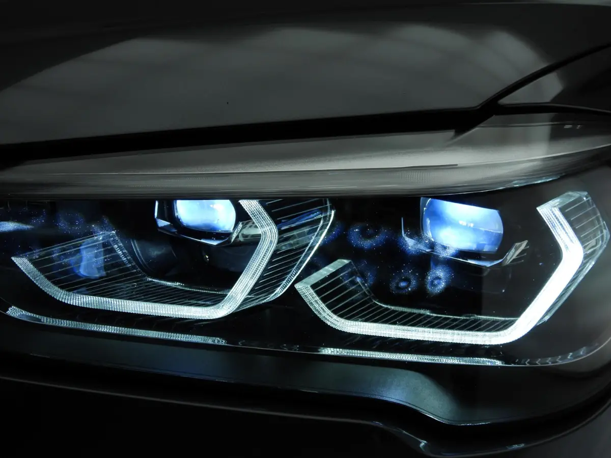 sDrive20i | Laserlicht | Leder | HUD | Sportstoelen | Stoelverwarming | Keyless | DAB | Hifi Speakers | Alu 18 inch