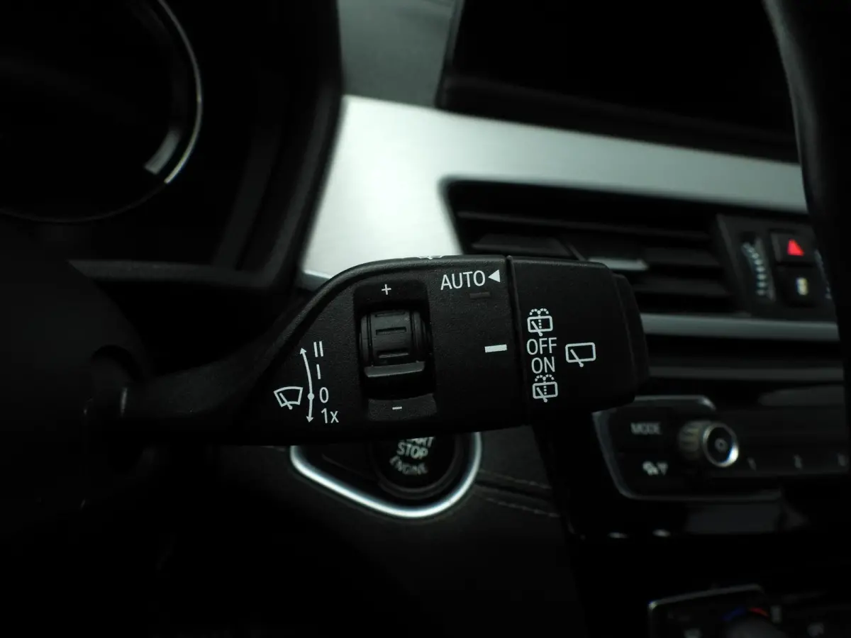 sDrive20i | Laserlicht | Leder | HUD | Sportstoelen | Stoelverwarming | Keyless | DAB | Hifi Speakers | Alu 18 inch