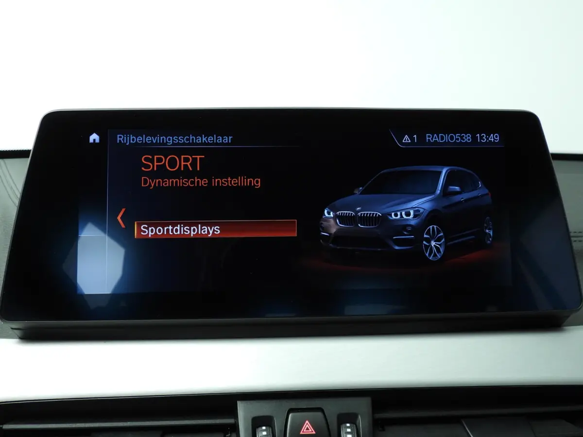 sDrive20i | Laserlicht | Leder | HUD | Sportstoelen | Stoelverwarming | Keyless | DAB | Hifi Speakers | Alu 18 inch