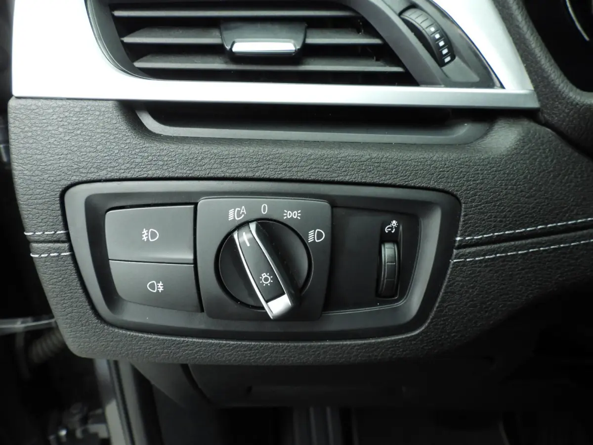 sDrive20i | Laserlicht | Leder | HUD | Sportstoelen | Stoelverwarming | Keyless | DAB | Hifi Speakers | Alu 18 inch