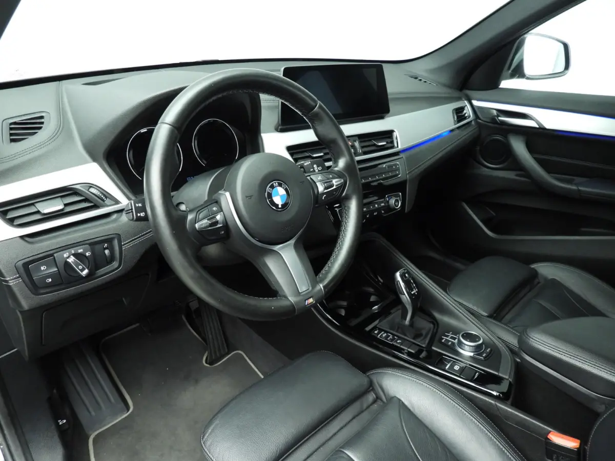 sDrive20i | Laserlicht | Leder | HUD | Sportstoelen | Stoelverwarming | Keyless | DAB | Hifi Speakers | Alu 18 inch
