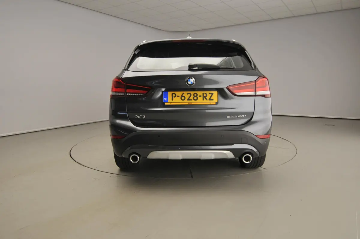 sDrive20i | Laserlicht | Leder | HUD | Sportstoelen | Stoelverwarming | Keyless | DAB | Hifi Speakers | Alu 18 inch