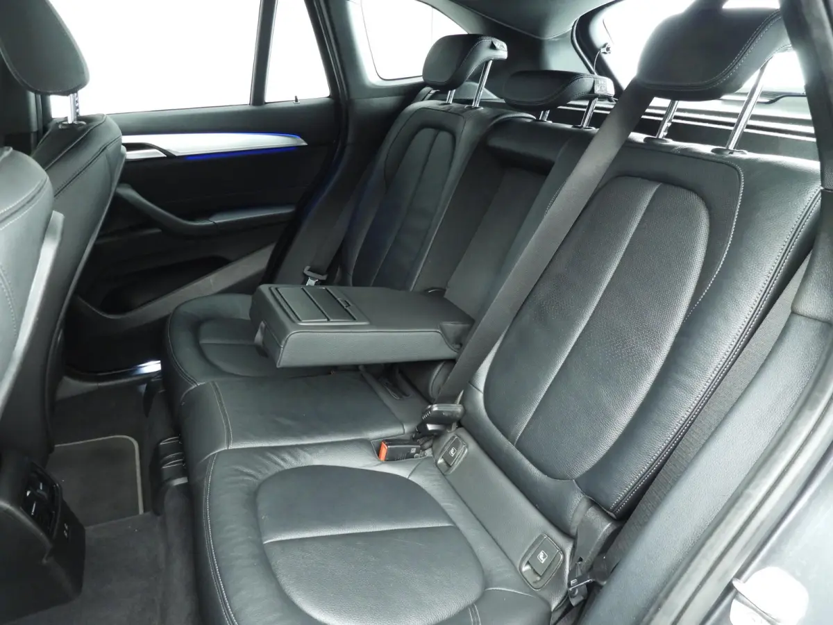 sDrive20i | Laserlicht | Leder | HUD | Sportstoelen | Stoelverwarming | Keyless | DAB | Hifi Speakers | Alu 18 inch