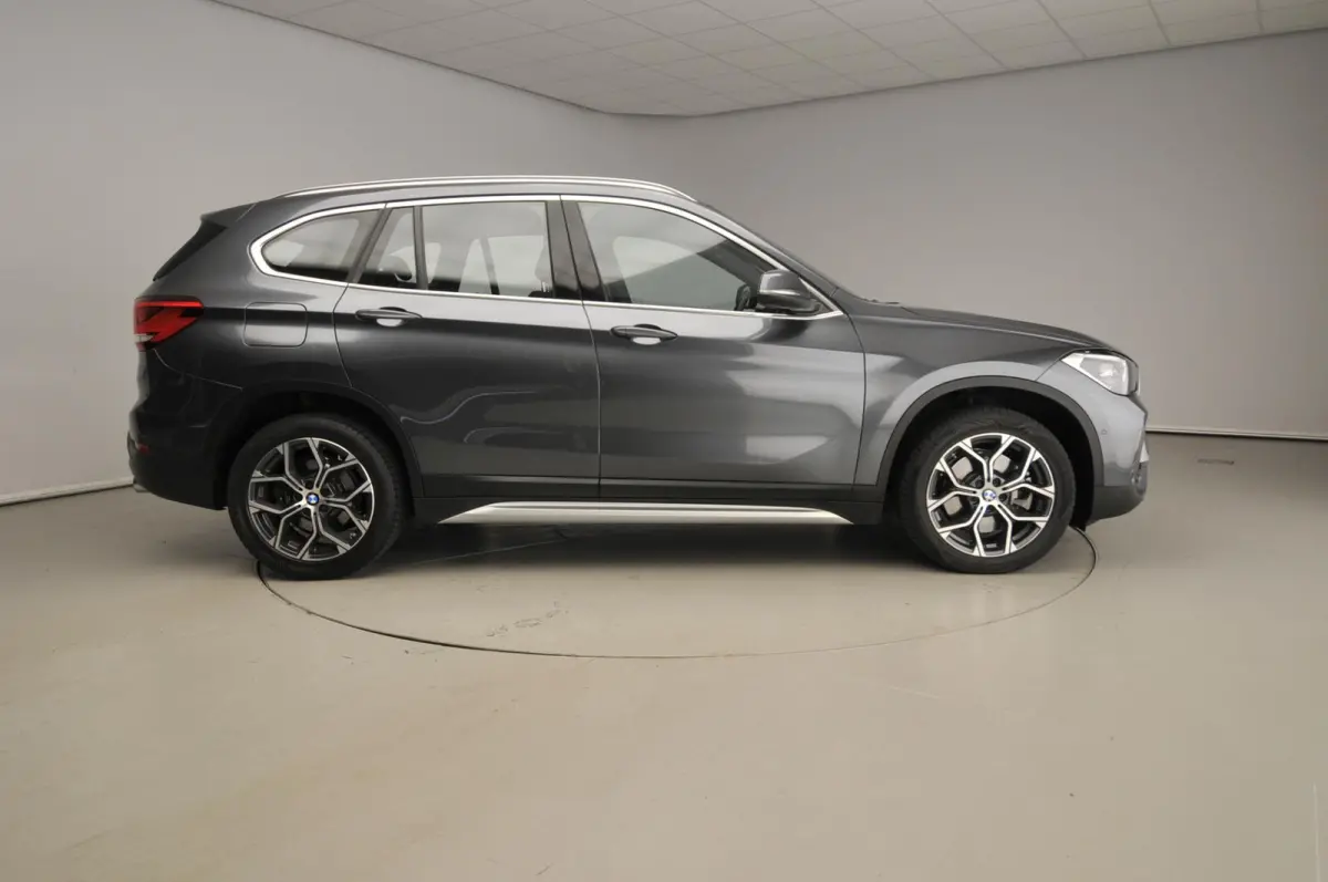 sDrive20i | Laserlicht | Leder | HUD | Sportstoelen | Stoelverwarming | Keyless | DAB | Hifi Speakers | Alu 18 inch