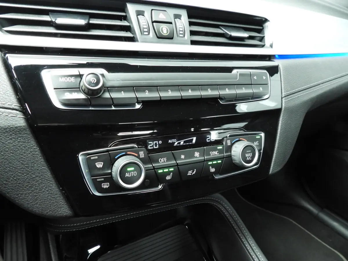 sDrive20i | Laserlicht | Leder | HUD | Sportstoelen | Stoelverwarming | Keyless | DAB | Hifi Speakers | Alu 18 inch
