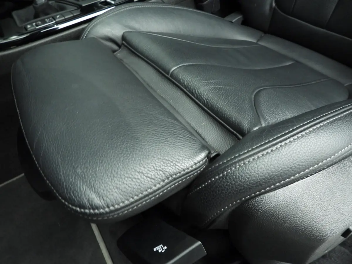 sDrive20i | Laserlicht | Leder | HUD | Sportstoelen | Stoelverwarming | Keyless | DAB | Hifi Speakers | Alu 18 inch