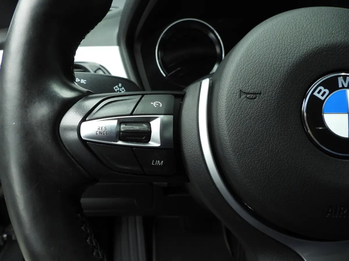 sDrive20i | Laserlicht | Leder | HUD | Sportstoelen | Stoelverwarming | Keyless | DAB | Hifi Speakers | Alu 18 inch