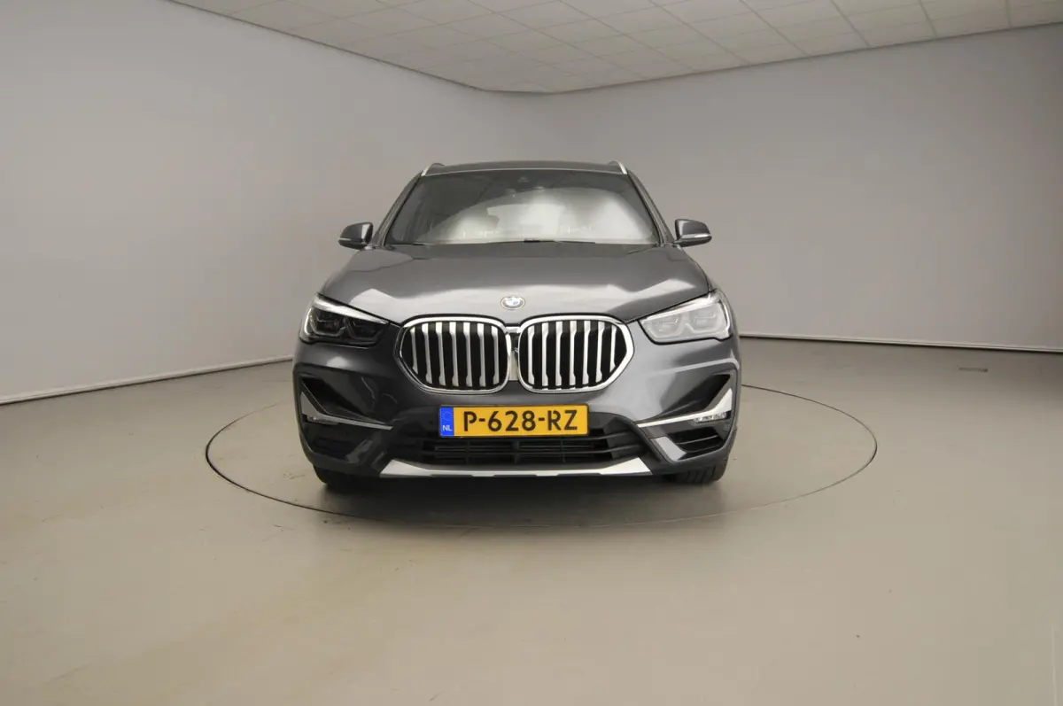 sDrive20i | Laserlicht | Leder | HUD | Sportstoelen | Stoelverwarming | Keyless | DAB | Hifi Speakers | Alu 18 inch