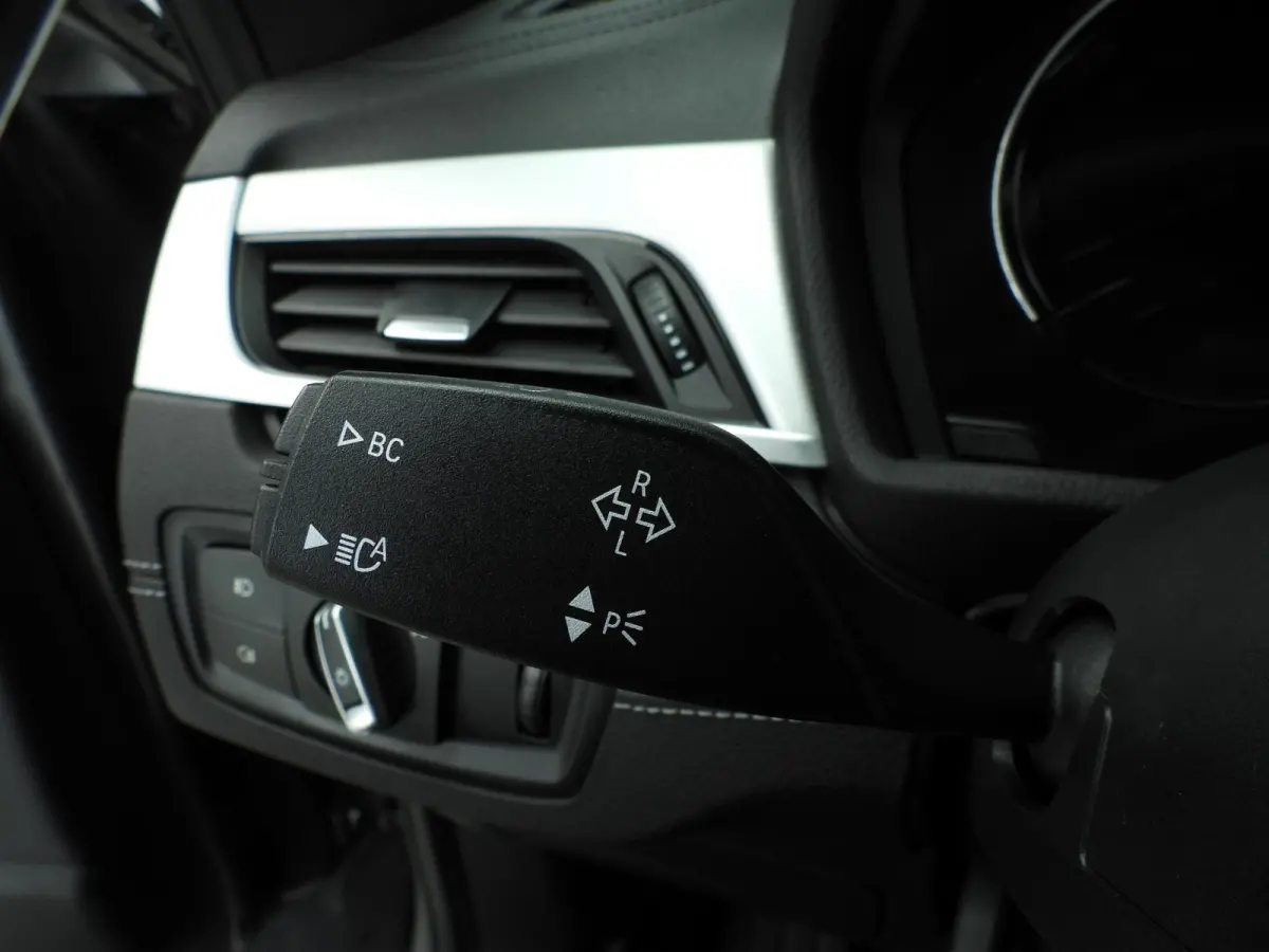 sDrive20i | Laserlicht | Leder | HUD | Sportstoelen | Stoelverwarming | Keyless | DAB | Hifi Speakers | Alu 18 inch