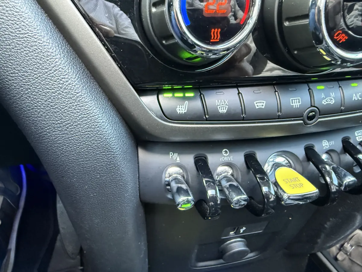2.0 Cooper SE ALL4 Pano/H&K/Leder/Camera