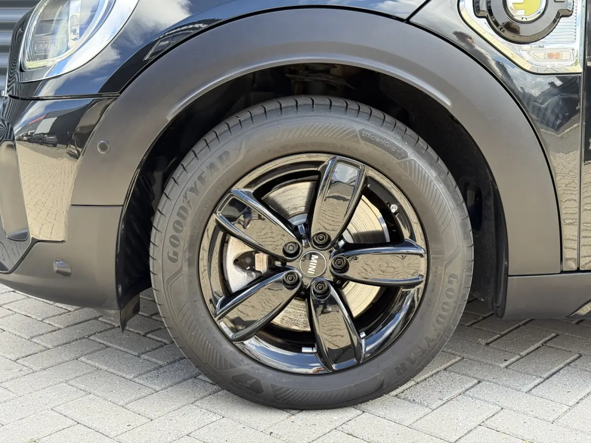 2.0 Cooper SE ALL4 Pano/H&K/Leder/Camera