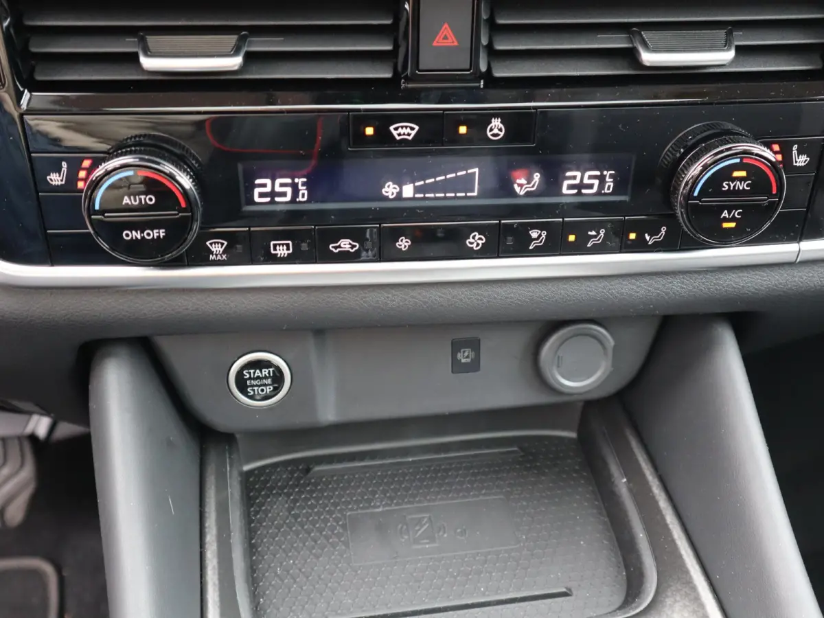 1.3 MHEV Xtronic N-Connecta | Panorama dak | Stoel en stuurverwarming |
