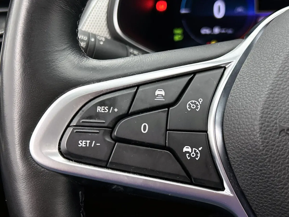 1.6 E-Tech Hybrid 145 Intens | Automaat | Apple Carplay/Android Auto | Panoramadak | Achteruitrijcamera | Parkeersensoren | Adaptief Cruise Control |
